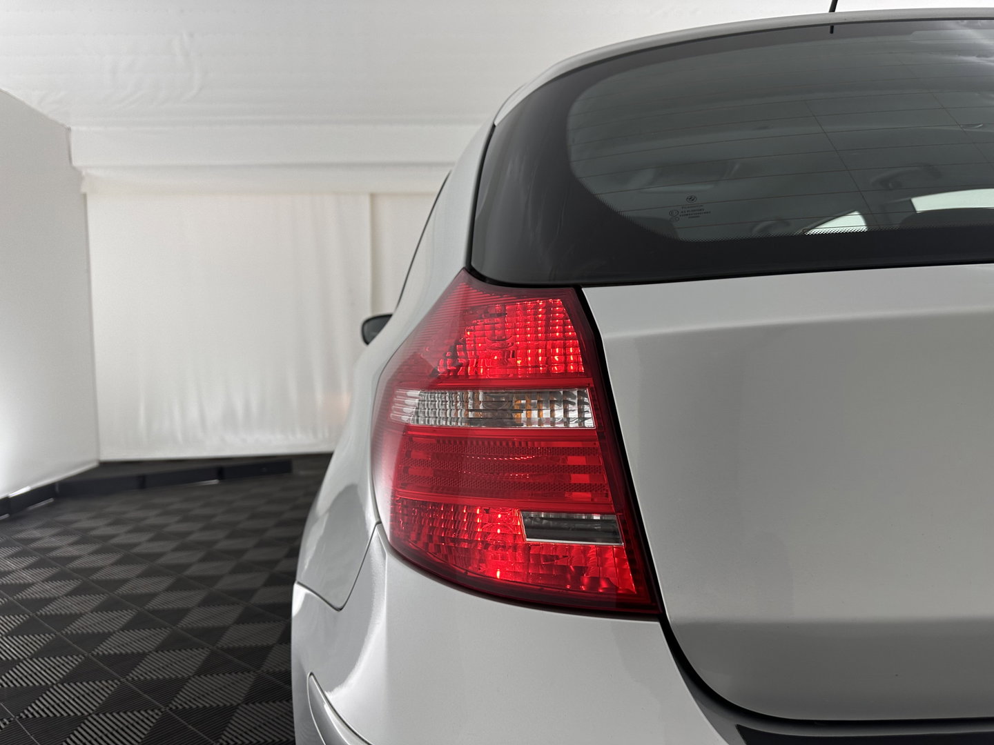 BMW 1-serie 118i Business Line *AIRCO | NAVI | COMFORTSEATS | KEYLESS | TOWBAR | 16''ALU*