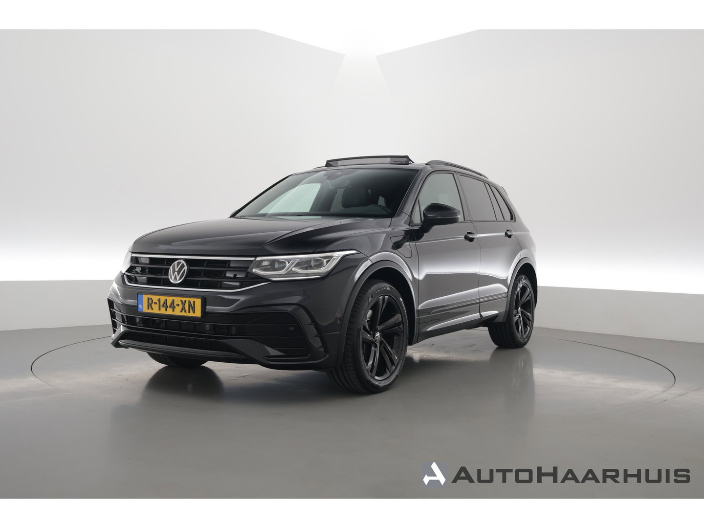 Volkswagen Tiguan 1.4 TSI eHybrid R-Line | Pano | Elek. Trekhaak | Stoel- Stuurverw. | Adapt. Cruise | Camera | Keyless | IQ. Light