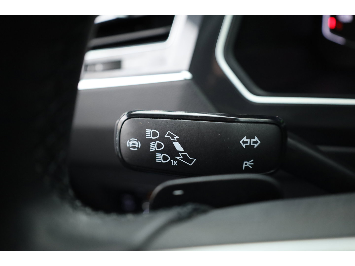 Volkswagen Tiguan 1.4 TSI eHybrid R-Line | Pano | Elek. Trekhaak | Stoel- Stuurverw. | Adapt. Cruise | Camera | Keyless | IQ. Light