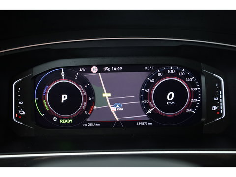 Volkswagen Tiguan 1.4 TSI eHybrid R-Line | Pano | Elek. Trekhaak | Stoel- Stuurverw. | Adapt. Cruise | Camera | Keyless | IQ. Light