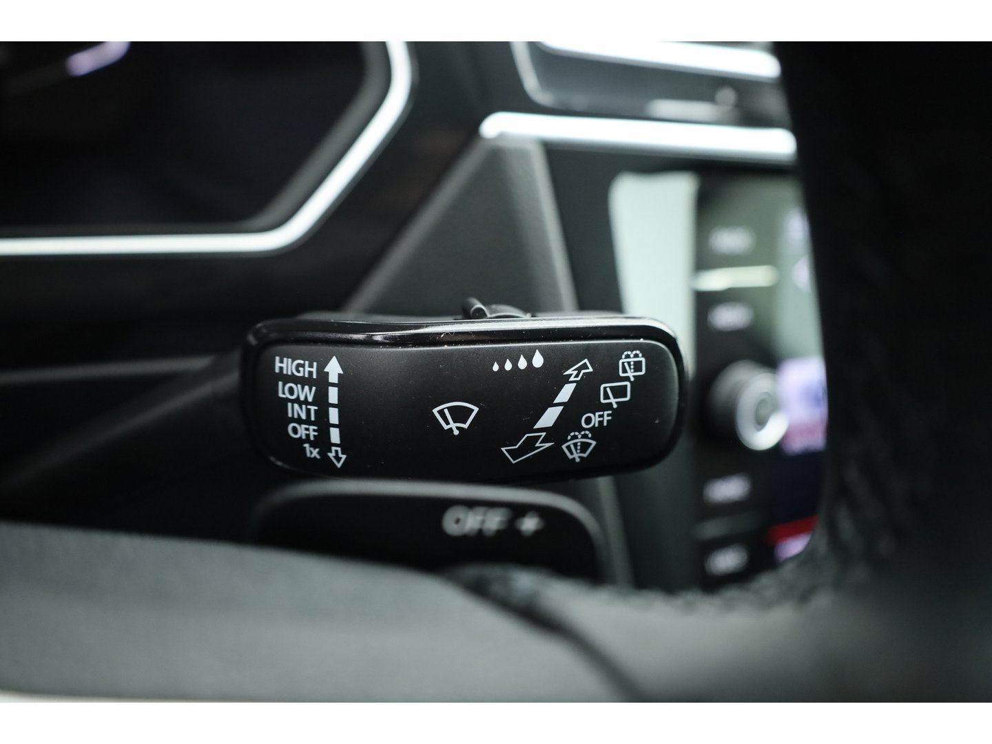 Volkswagen Tiguan 1.4 TSI eHybrid R-Line | Pano | Elek. Trekhaak | Stoel- Stuurverw. | Adapt. Cruise | Camera | Keyless | IQ. Light