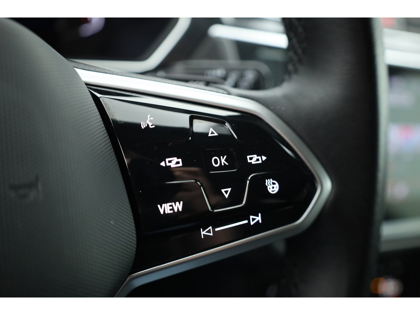 Volkswagen Tiguan 1.4 TSI eHybrid R-Line | Pano | Elek. Trekhaak | Stoel- Stuurverw. | Adapt. Cruise | Camera | Keyless | IQ. Light