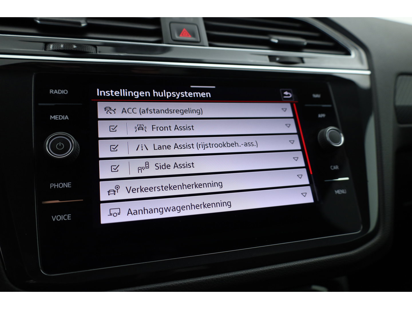 Volkswagen Tiguan 1.4 TSI eHybrid R-Line | Pano | Elek. Trekhaak | Stoel- Stuurverw. | Adapt. Cruise | Camera | Keyless | IQ. Light