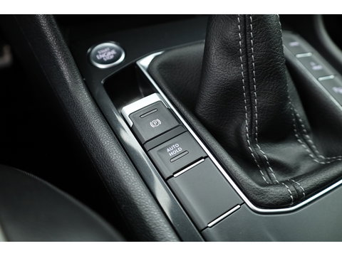 Volkswagen Tiguan 1.4 TSI eHybrid R-Line | Pano | Elek. Trekhaak | Stoel- Stuurverw. | Adapt. Cruise | Camera | Keyless | IQ. Light