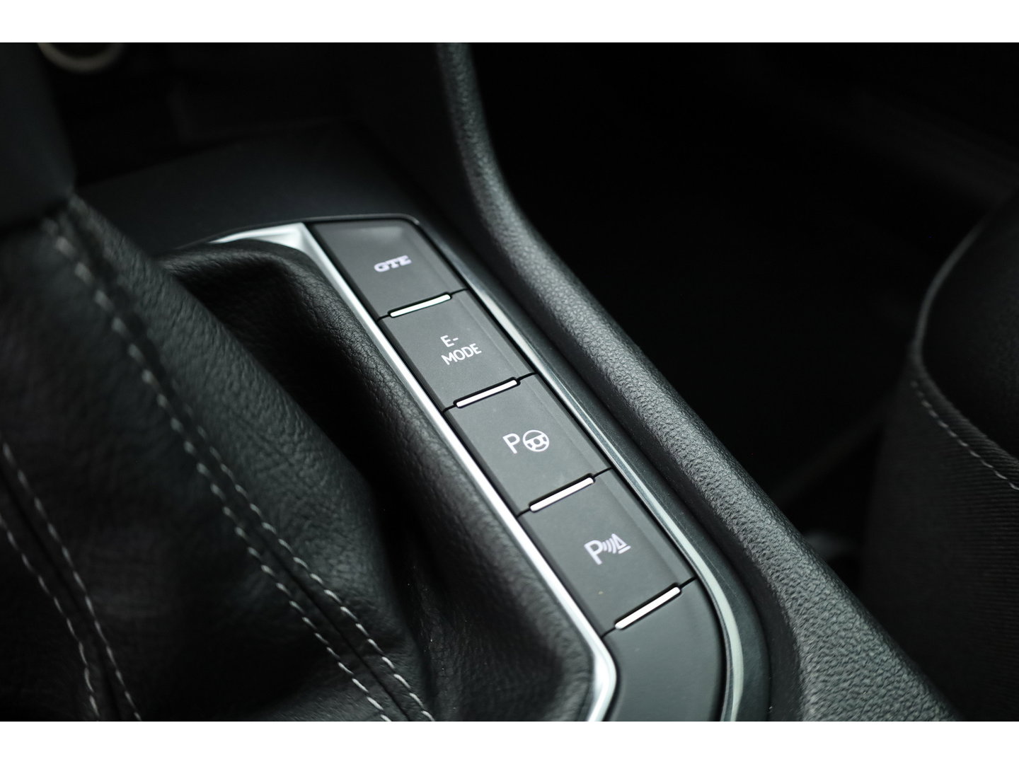 Volkswagen Tiguan 1.4 TSI eHybrid R-Line | Pano | Elek. Trekhaak | Stoel- Stuurverw. | Adapt. Cruise | Camera | Keyless | IQ. Light