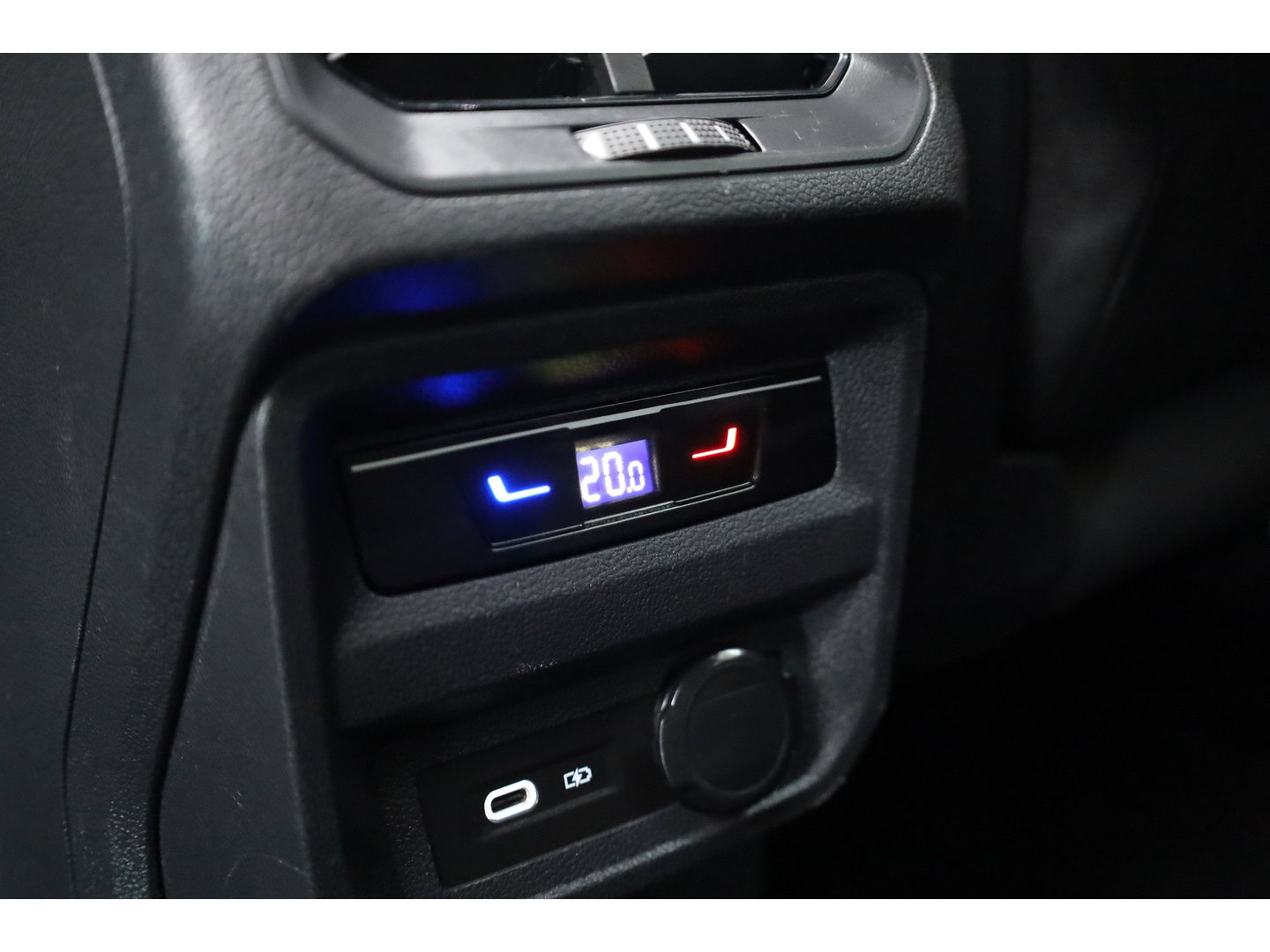 Volkswagen Tiguan 1.4 TSI eHybrid R-Line | Pano | Elek. Trekhaak | Stoel- Stuurverw. | Adapt. Cruise | Camera | Keyless | IQ. Light