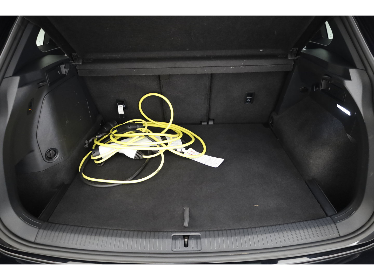 Volkswagen Tiguan 1.4 TSI eHybrid R-Line | Pano | Elek. Trekhaak | Stoel- Stuurverw. | Adapt. Cruise | Camera | Keyless | IQ. Light