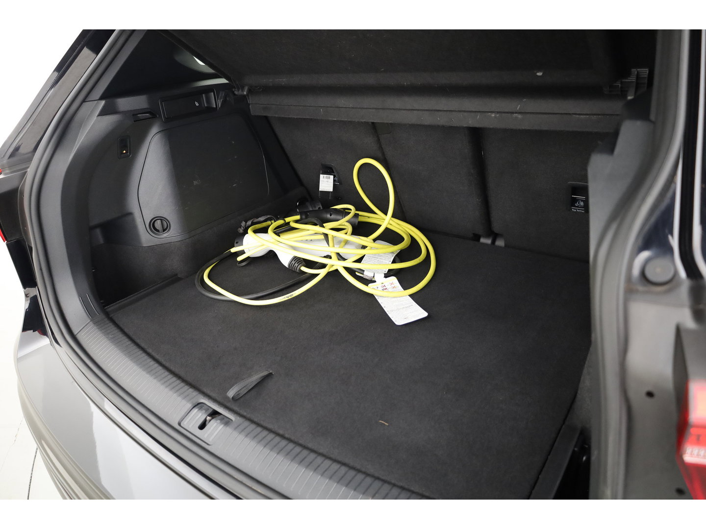 Volkswagen Tiguan 1.4 TSI eHybrid R-Line | Pano | Elek. Trekhaak | Stoel- Stuurverw. | Adapt. Cruise | Camera | Keyless | IQ. Light