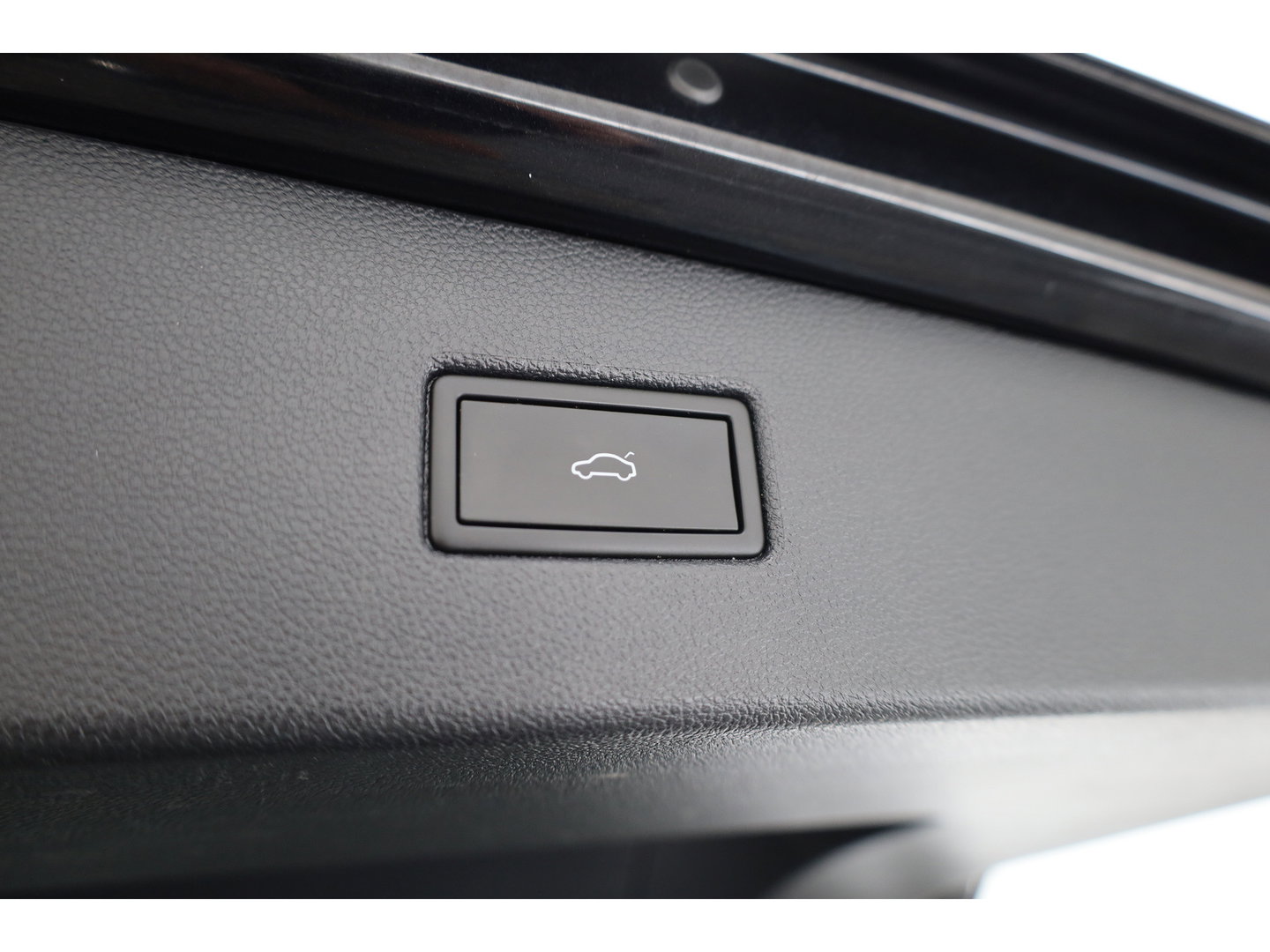 Volkswagen Tiguan 1.4 TSI eHybrid R-Line | Pano | Elek. Trekhaak | Stoel- Stuurverw. | Adapt. Cruise | Camera | Keyless | IQ. Light