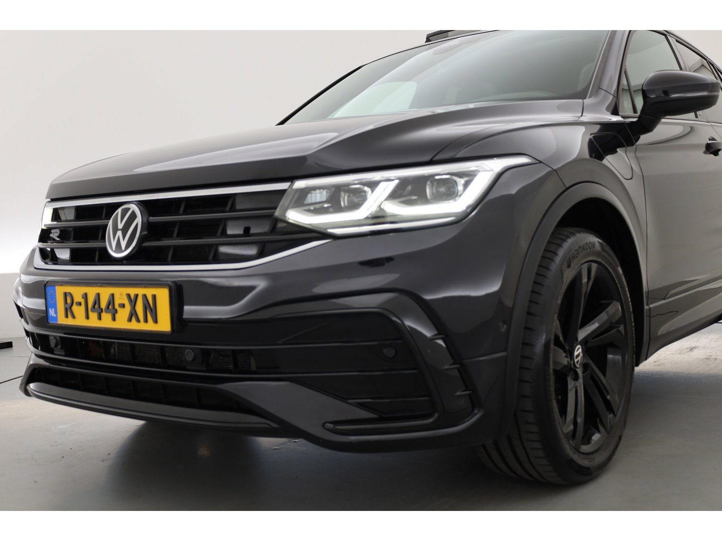 Volkswagen Tiguan 1.4 TSI eHybrid R-Line | Pano | Elek. Trekhaak | Stoel- Stuurverw. | Adapt. Cruise | Camera | Keyless | IQ. Light