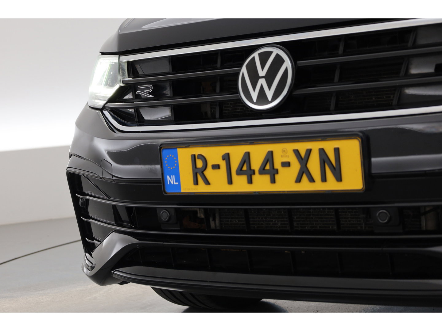 Volkswagen Tiguan 1.4 TSI eHybrid R-Line | Pano | Elek. Trekhaak | Stoel- Stuurverw. | Adapt. Cruise | Camera | Keyless | IQ. Light