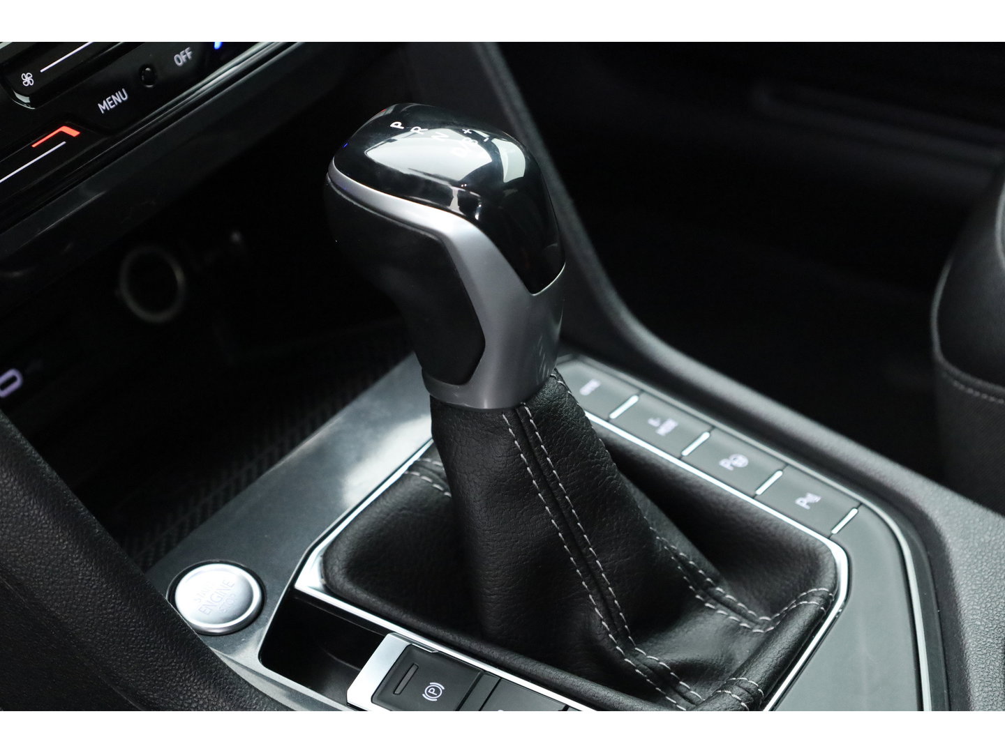 Volkswagen Tiguan 1.4 TSI eHybrid R-Line | Pano | Elek. Trekhaak | Stoel- Stuurverw. | Adapt. Cruise | Camera | Keyless | IQ. Light