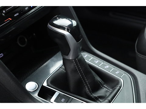 Volkswagen Tiguan 1.4 TSI eHybrid R-Line | Pano | Elek. Trekhaak | Stoel- Stuurverw. | Adapt. Cruise | Camera | Keyless | IQ. Light