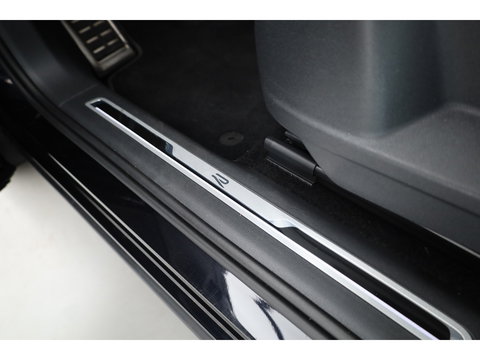 Volkswagen Tiguan 1.4 TSI eHybrid R-Line | Pano | Elek. Trekhaak | Stoel- Stuurverw. | Adapt. Cruise | Camera | Keyless | IQ. Light