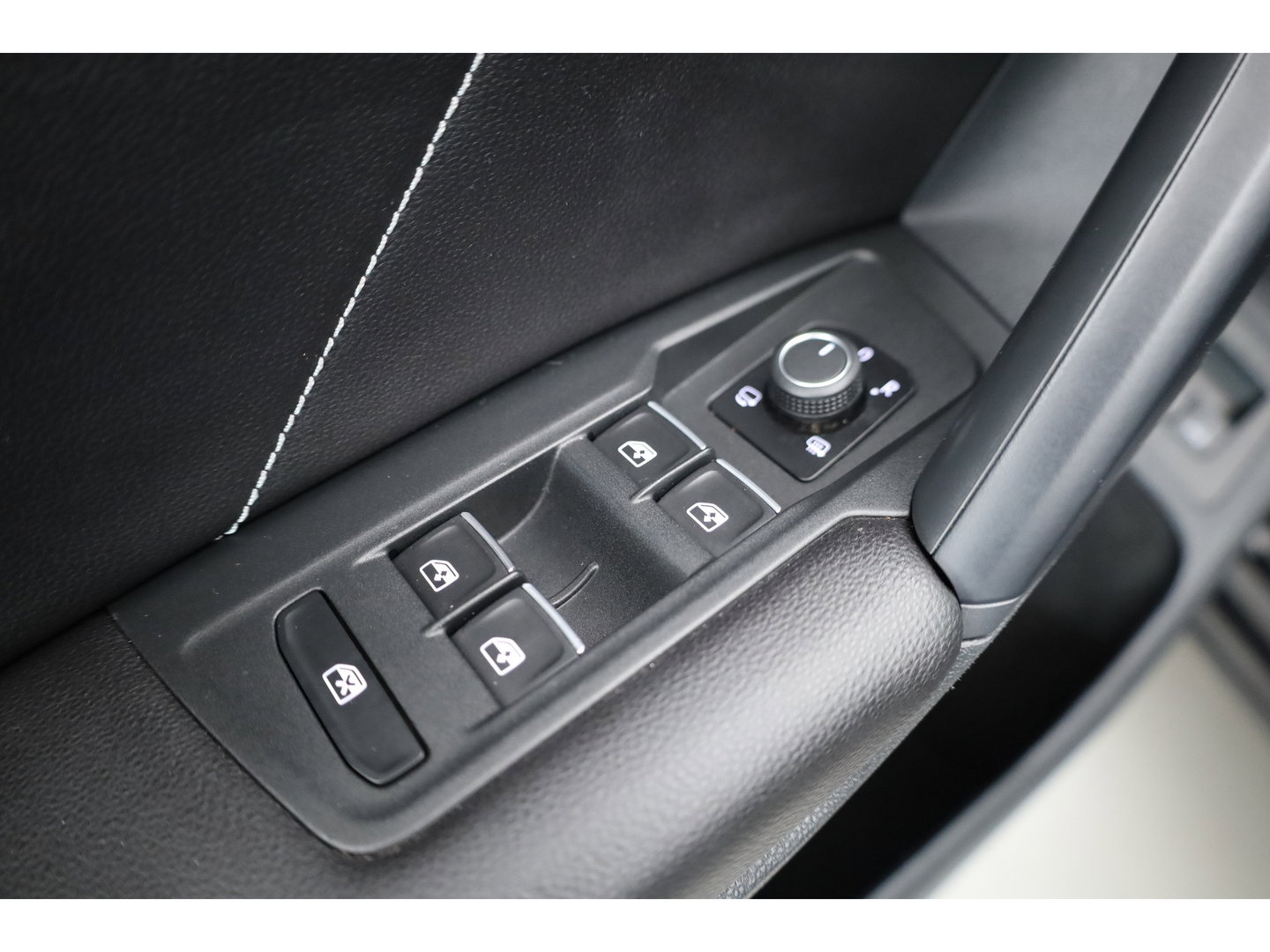 Volkswagen Tiguan 1.4 TSI eHybrid R-Line | Pano | Elek. Trekhaak | Stoel- Stuurverw. | Adapt. Cruise | Camera | Keyless | IQ. Light