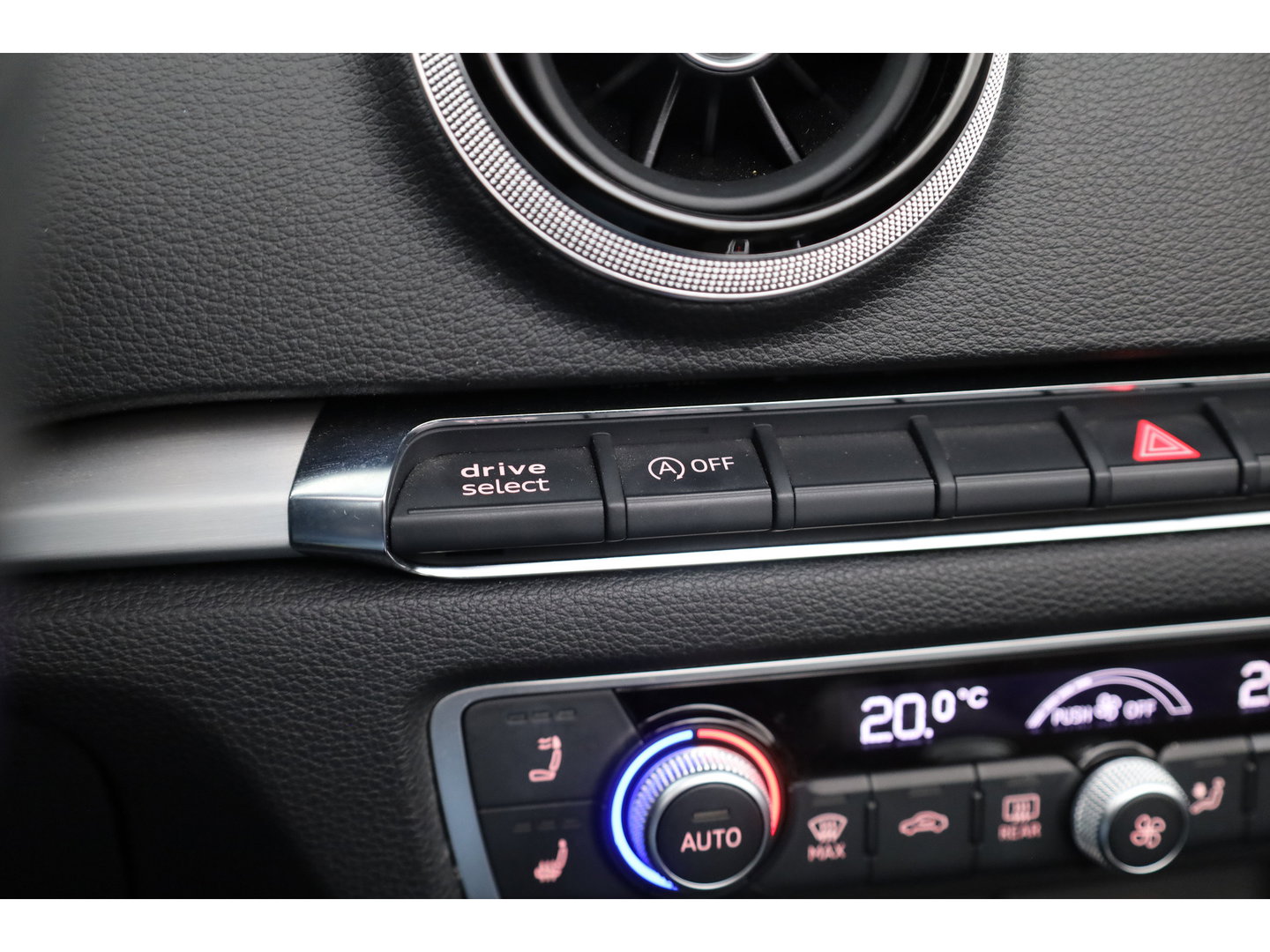 Audi A3 Cabriolet 1.4 TFSI CoD Pro Line S | Leder | All Seasons | Nek-/ Stoelverw. | Camera | Cruise Ctrl. | Navi |