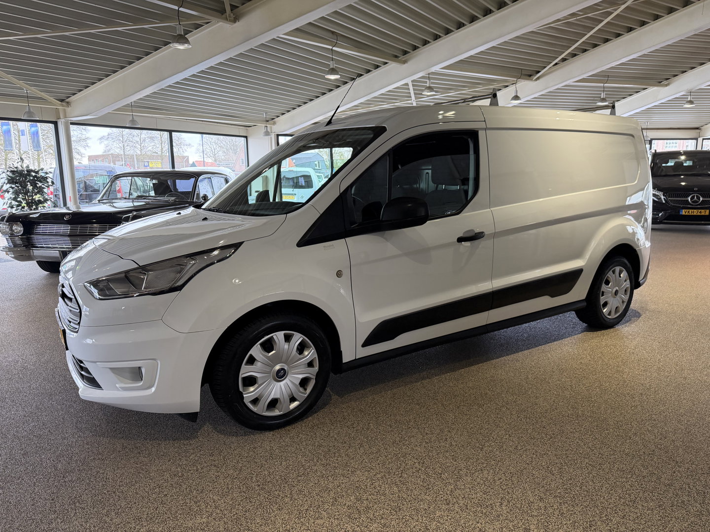 Ford Transit Connect 1.5 EcoBlue 100pk L2 Trend HP / vaste prijs rijklaar € 12.950 ex btw / lease vanaf € 218 / euro 6 / bpm vrij / airco / cruise / trekhaak / ingerichte laadruimte