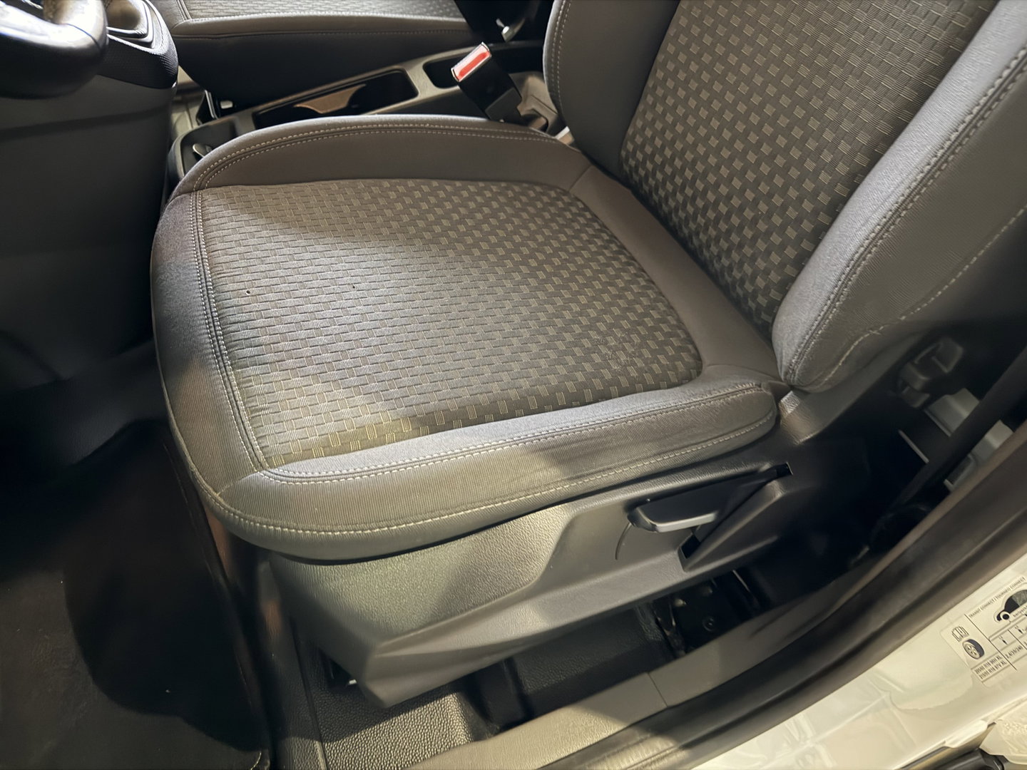 Ford Transit Connect 1.5 EcoBlue 100pk L2 Trend HP / vaste prijs rijklaar € 12.950 ex btw / lease vanaf € 218 / euro 6 / bpm vrij / airco / cruise / trekhaak / ingerichte laadruimte