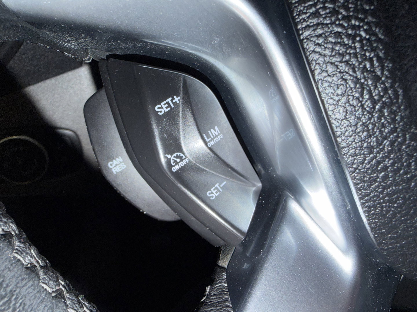 Ford Transit Connect 1.5 EcoBlue 100pk L2 Trend HP / vaste prijs rijklaar € 12.950 ex btw / lease vanaf € 218 / euro 6 / bpm vrij / airco / cruise / trekhaak / ingerichte laadruimte