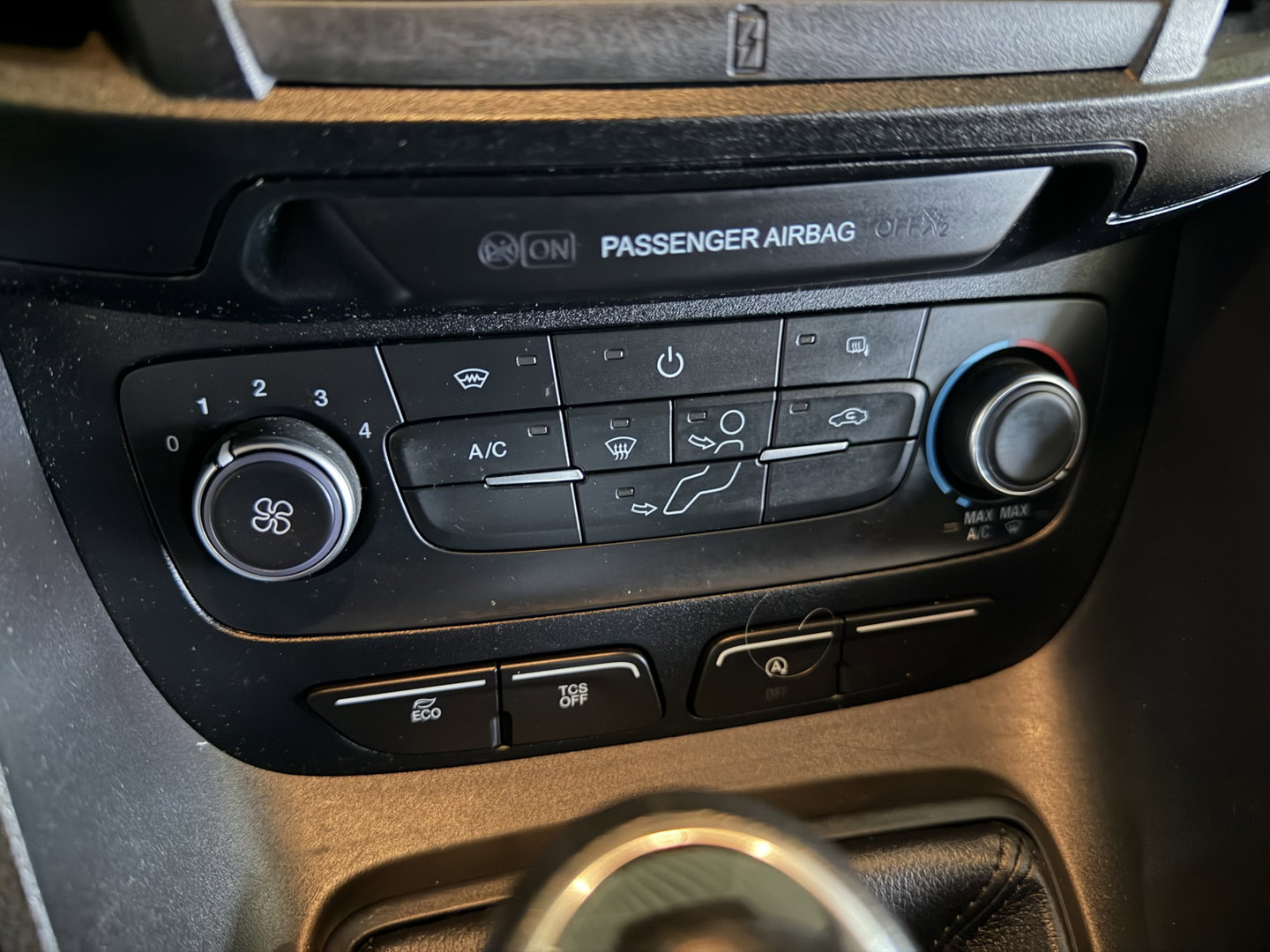 Ford Transit Connect 1.5 EcoBlue 100pk L2 Trend HP / vaste prijs rijklaar € 12.950 ex btw / lease vanaf € 218 / euro 6 / bpm vrij / airco / cruise / trekhaak / ingerichte laadruimte