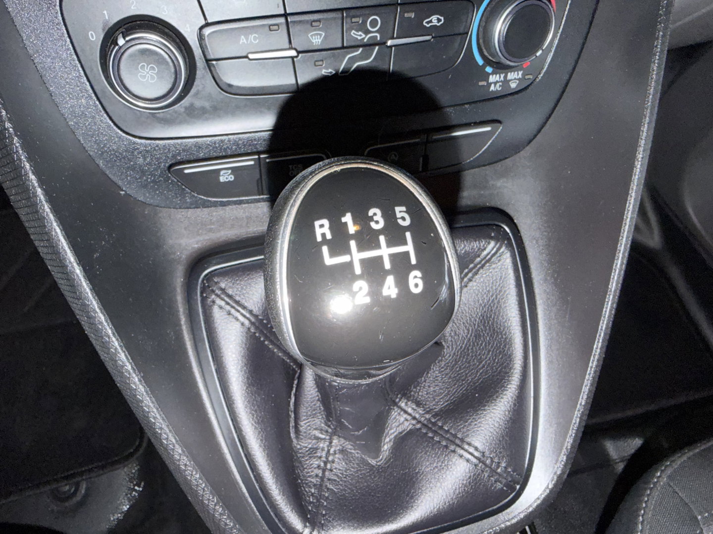 Ford Transit Connect 1.5 EcoBlue 100pk L2 Trend HP / vaste prijs rijklaar € 12.950 ex btw / lease vanaf € 218 / euro 6 / bpm vrij / airco / cruise / trekhaak / ingerichte laadruimte