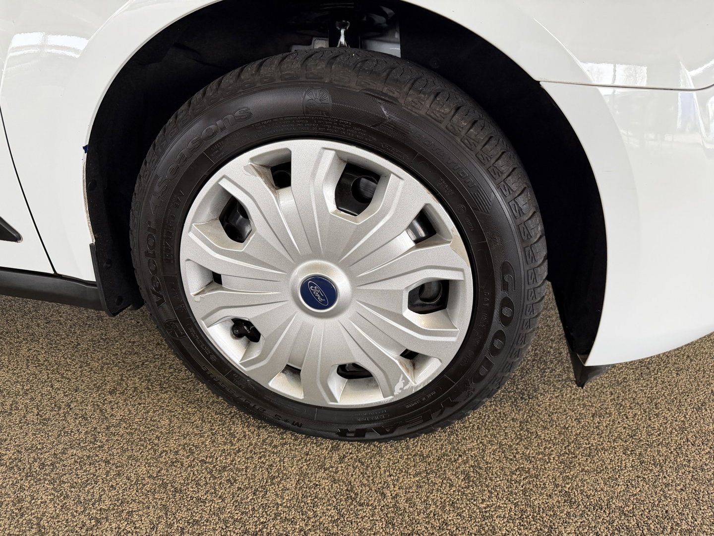 Ford Transit Connect 1.5 EcoBlue 100pk L2 Trend HP / vaste prijs rijklaar € 12.950 ex btw / lease vanaf € 218 / euro 6 / bpm vrij / airco / cruise / trekhaak / ingerichte laadruimte