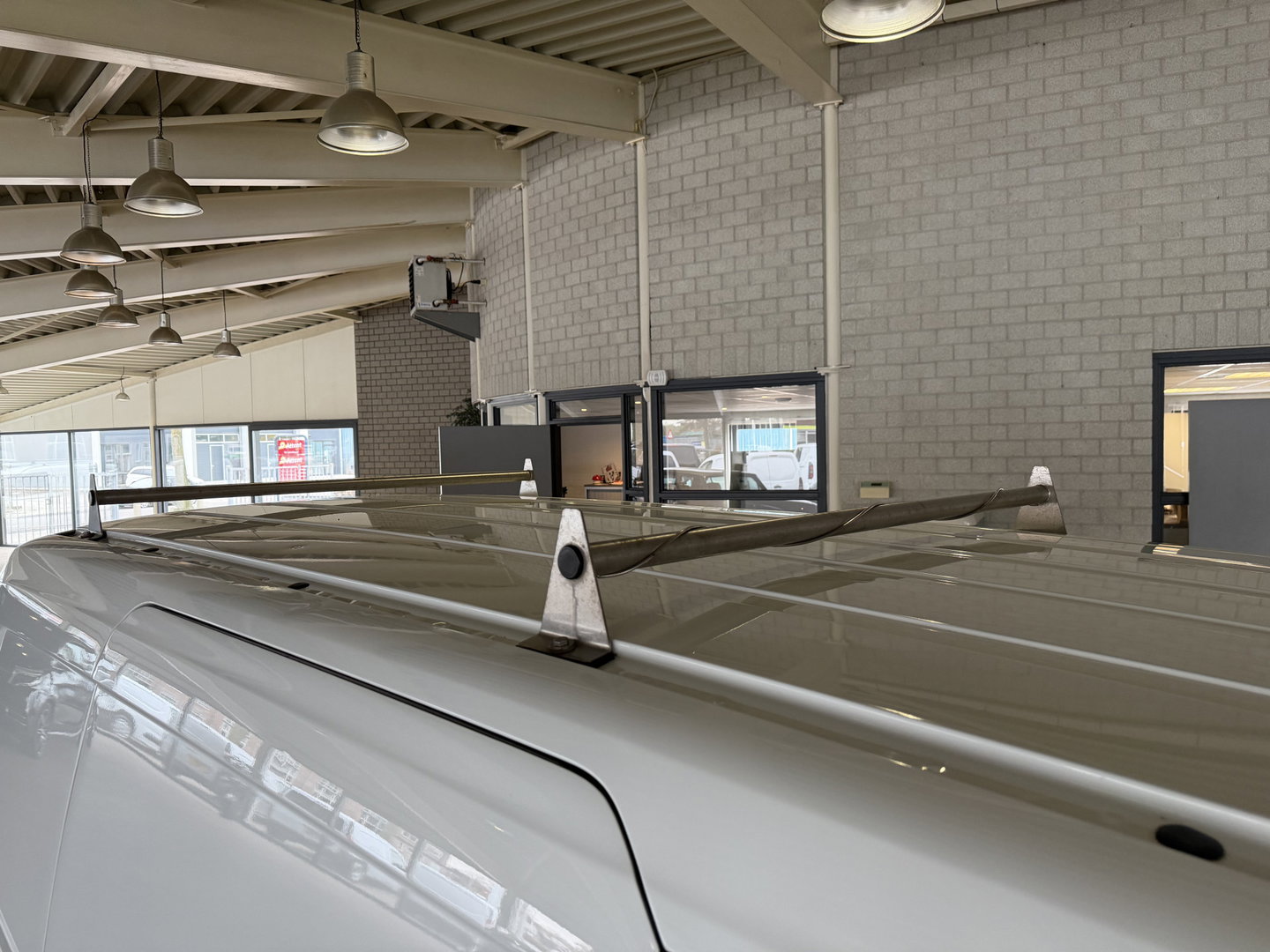 Ford Transit Connect 1.5 EcoBlue 100pk L2 Trend HP / vaste prijs rijklaar € 12.950 ex btw / lease vanaf € 218 / euro 6 / bpm vrij / airco / cruise / trekhaak / ingerichte laadruimte