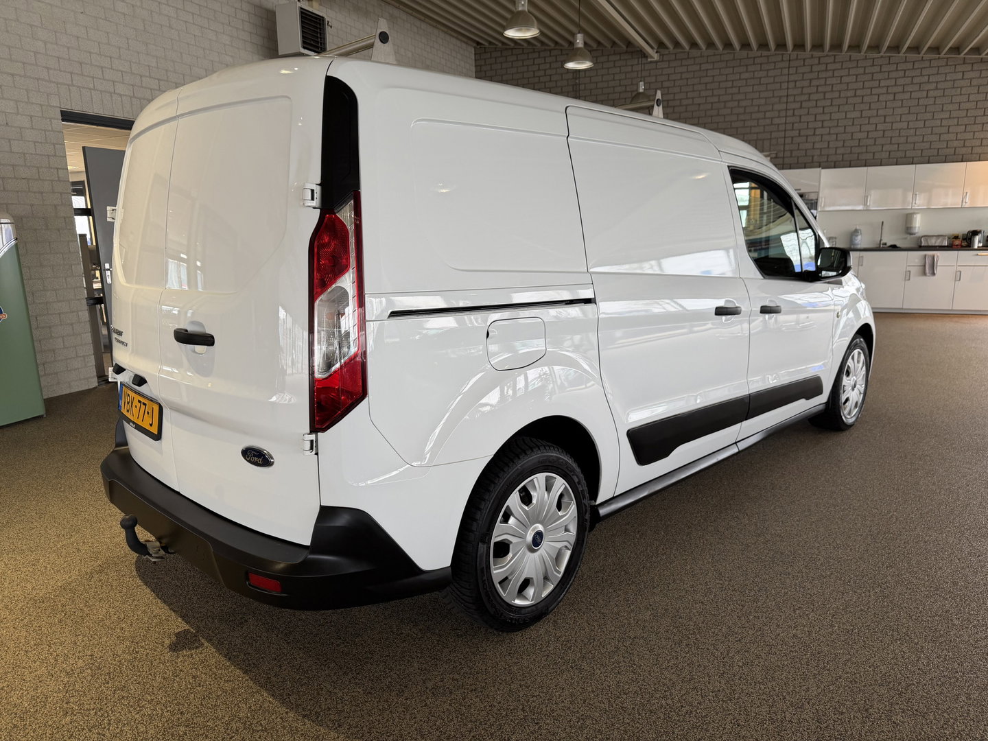 Ford Transit Connect 1.5 EcoBlue 100pk L2 Trend HP / vaste prijs rijklaar € 12.950 ex btw / lease vanaf € 218 / euro 6 / bpm vrij / airco / cruise / trekhaak / ingerichte laadruimte