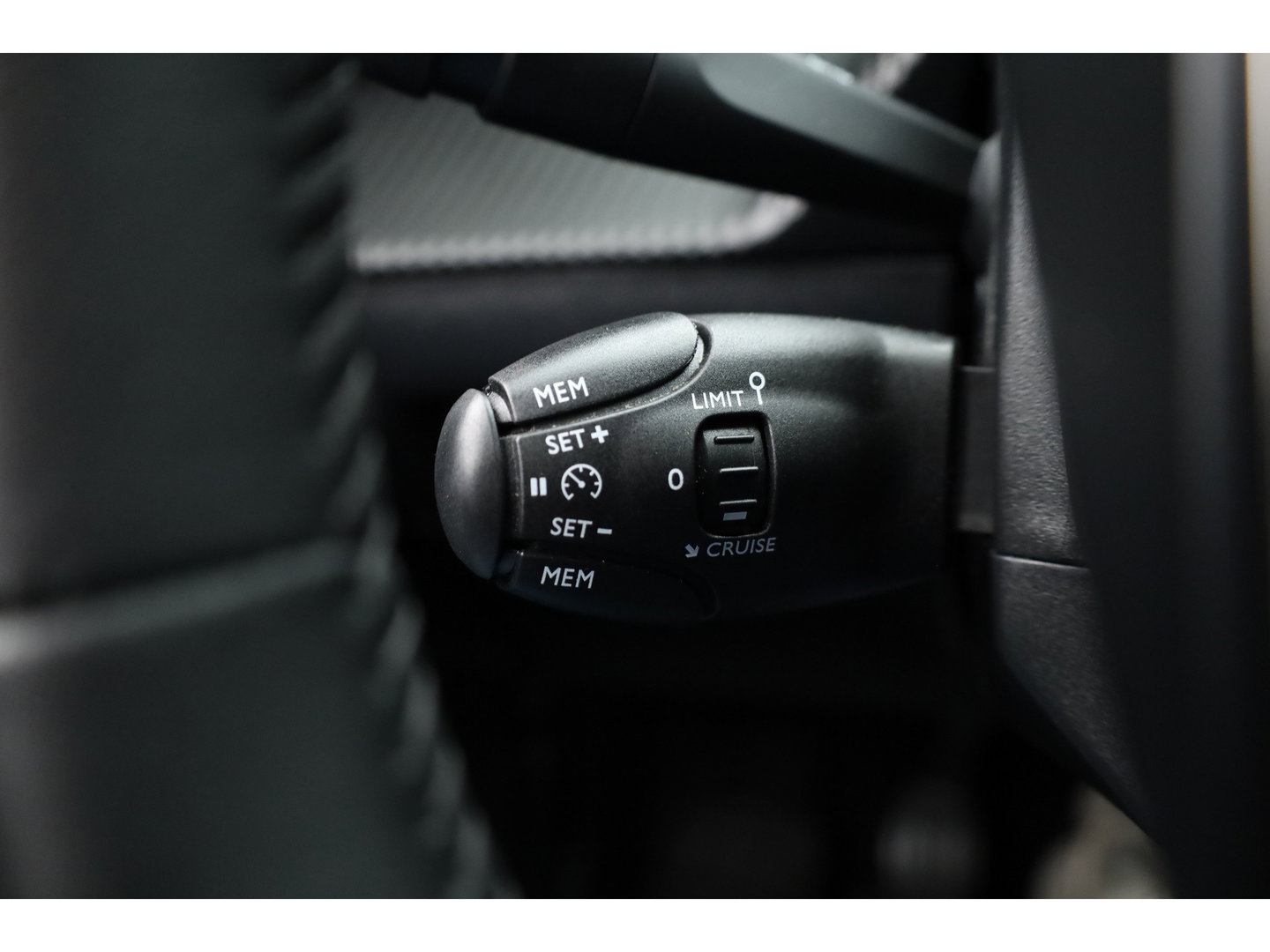 Peugeot 208 1.2 PureTech Allure Pack | Cruise Control | Apple CarPlay & Android Auto | DAB | All Season | PDC + A | Navi