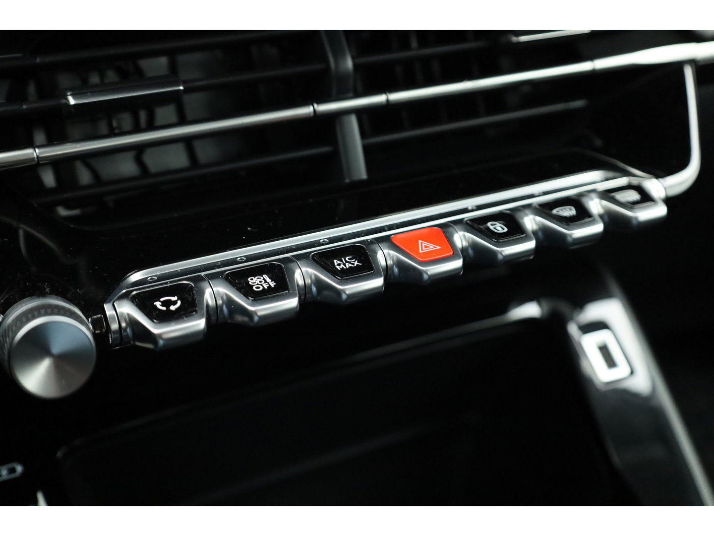 Peugeot 208 1.2 PureTech Allure Pack | Cruise Control | Apple CarPlay & Android Auto | DAB | All Season | PDC + A | Navi