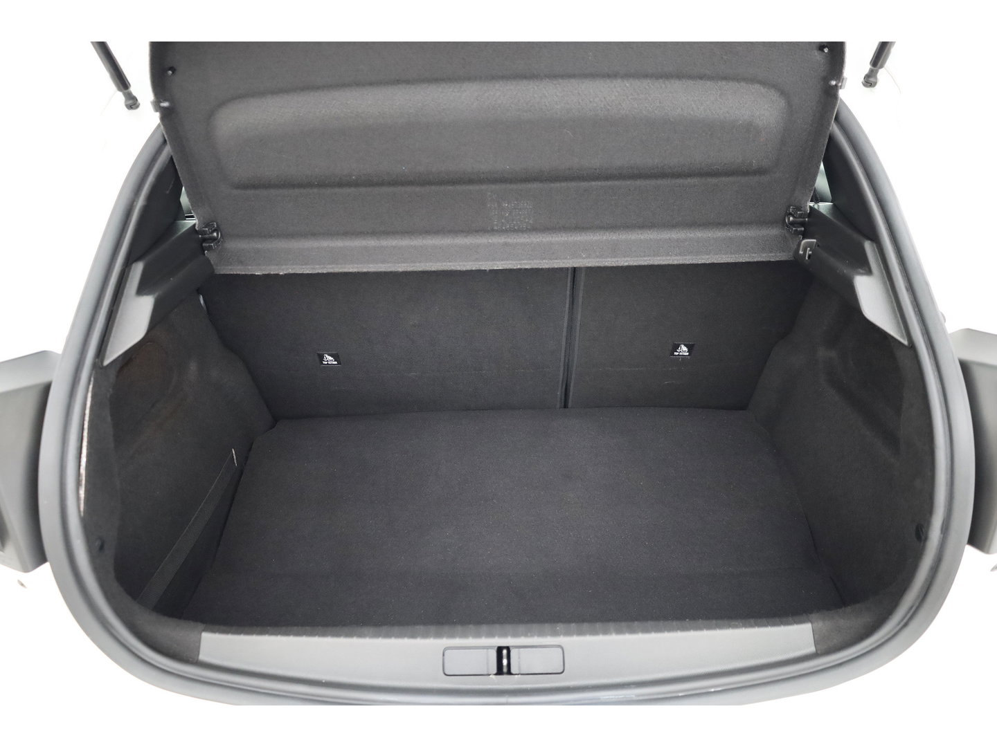 Peugeot 208 1.2 PureTech Allure Pack | Cruise Control | Apple CarPlay & Android Auto | DAB | All Season | PDC + A | Navi