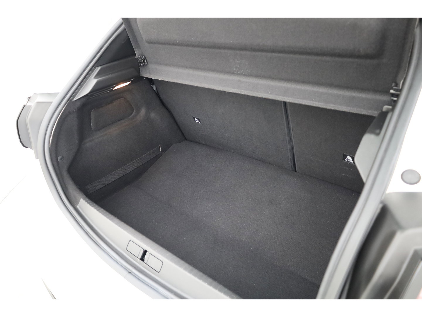 Peugeot 208 1.2 PureTech Allure Pack | Cruise Control | Apple CarPlay & Android Auto | DAB | All Season | PDC + A | Navi