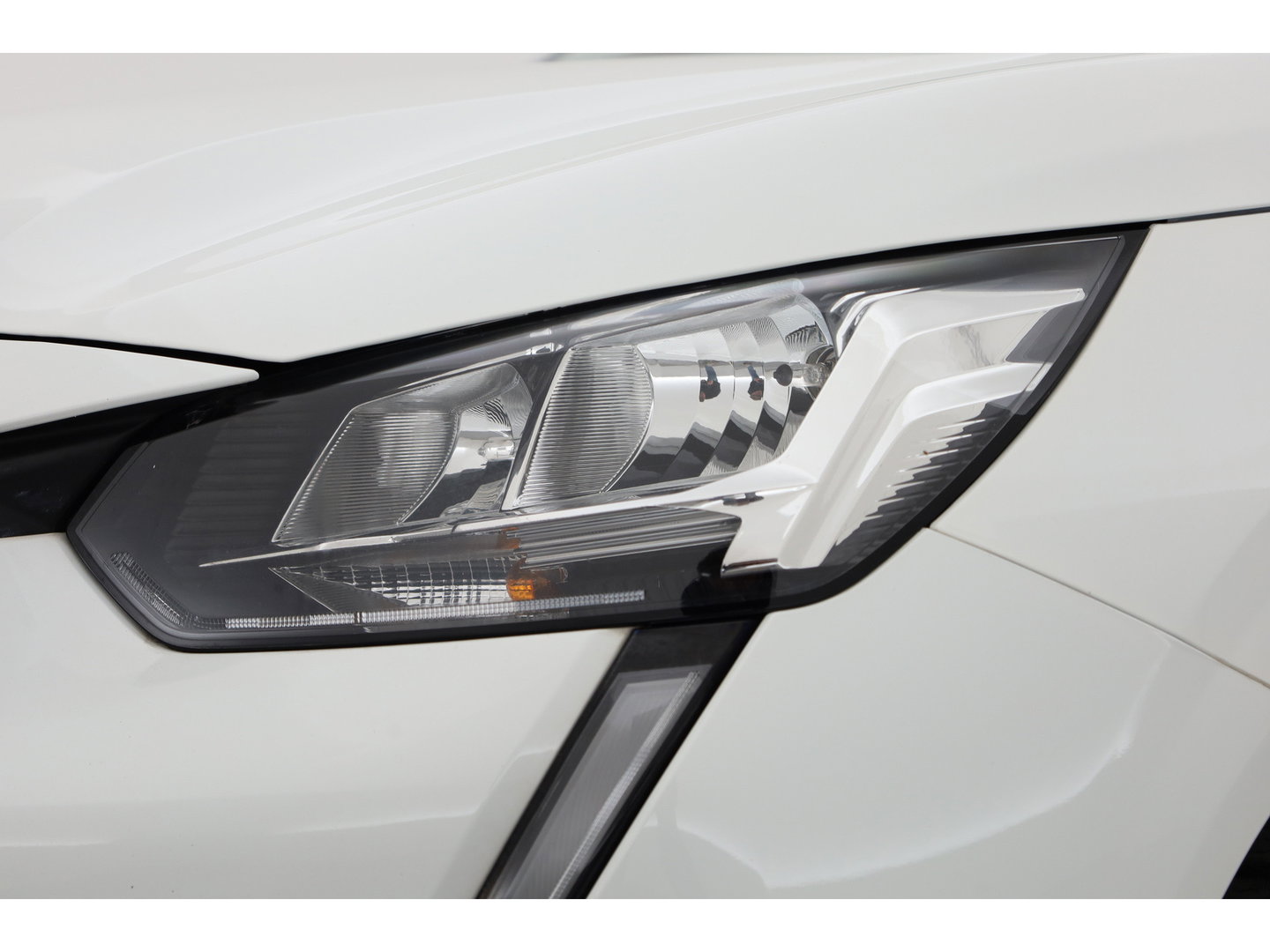 Peugeot 208 1.2 PureTech Allure Pack | Cruise Control | Apple CarPlay & Android Auto | DAB | All Season | PDC + A | Navi