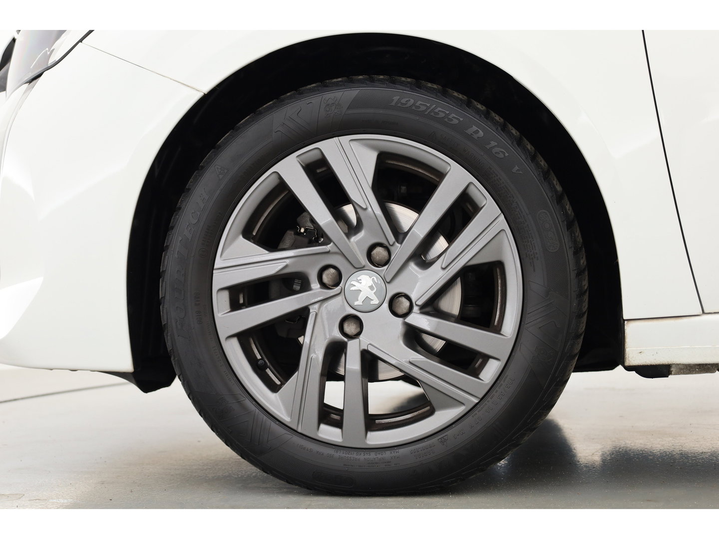 Peugeot 208 1.2 PureTech Allure Pack | Cruise Control | Apple CarPlay & Android Auto | DAB | All Season | PDC + A | Navi