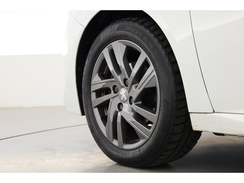 Peugeot 208 1.2 PureTech Allure Pack | Cruise Control | Apple CarPlay & Android Auto | DAB | All Season | PDC + A | Navi