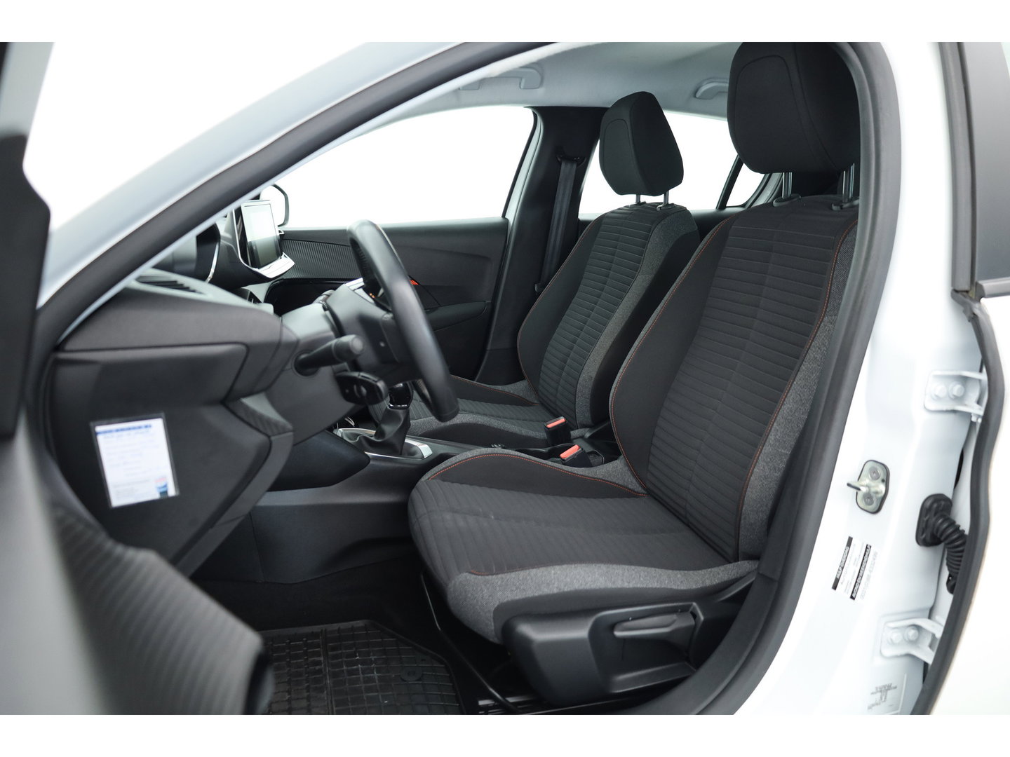 Peugeot 208 1.2 PureTech Allure Pack | Cruise Control | Apple CarPlay & Android Auto | DAB | All Season | PDC + A | Navi