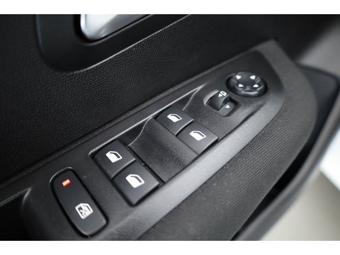 Peugeot 208 1.2 PureTech Allure Pack | Cruise Control | Apple CarPlay & Android Auto | DAB | All Season | PDC + A | Navi