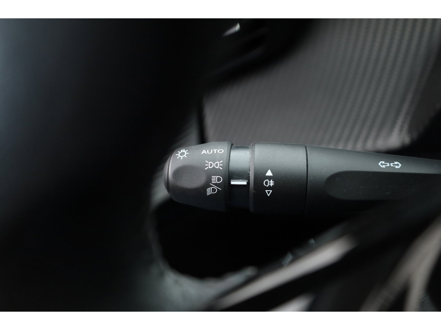 Peugeot 208 1.2 PureTech Allure Pack | Cruise Control | Apple CarPlay & Android Auto | DAB | All Season | PDC + A | Navi