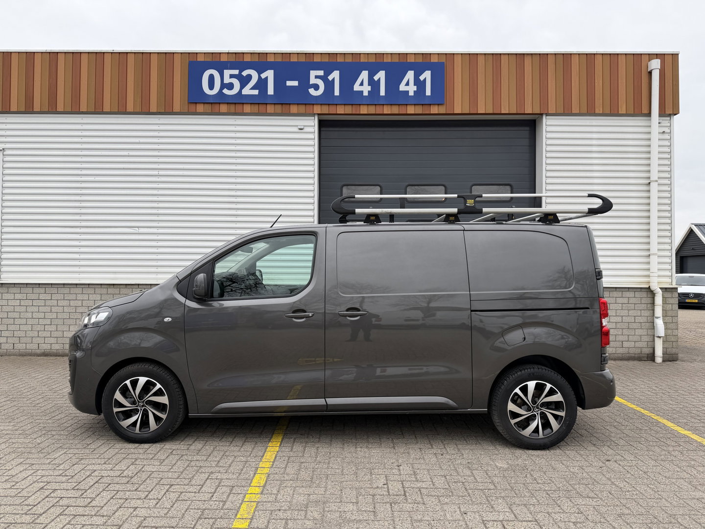 Citroën Jumpy 2.0 BlueHDI automaat 120pk M Driver L2H1 / euro 6 / bpm vrij / camera / vaste prijs rijklaar € 14.950 ex btw / airco / cruise / navi / imperial / trekhaak