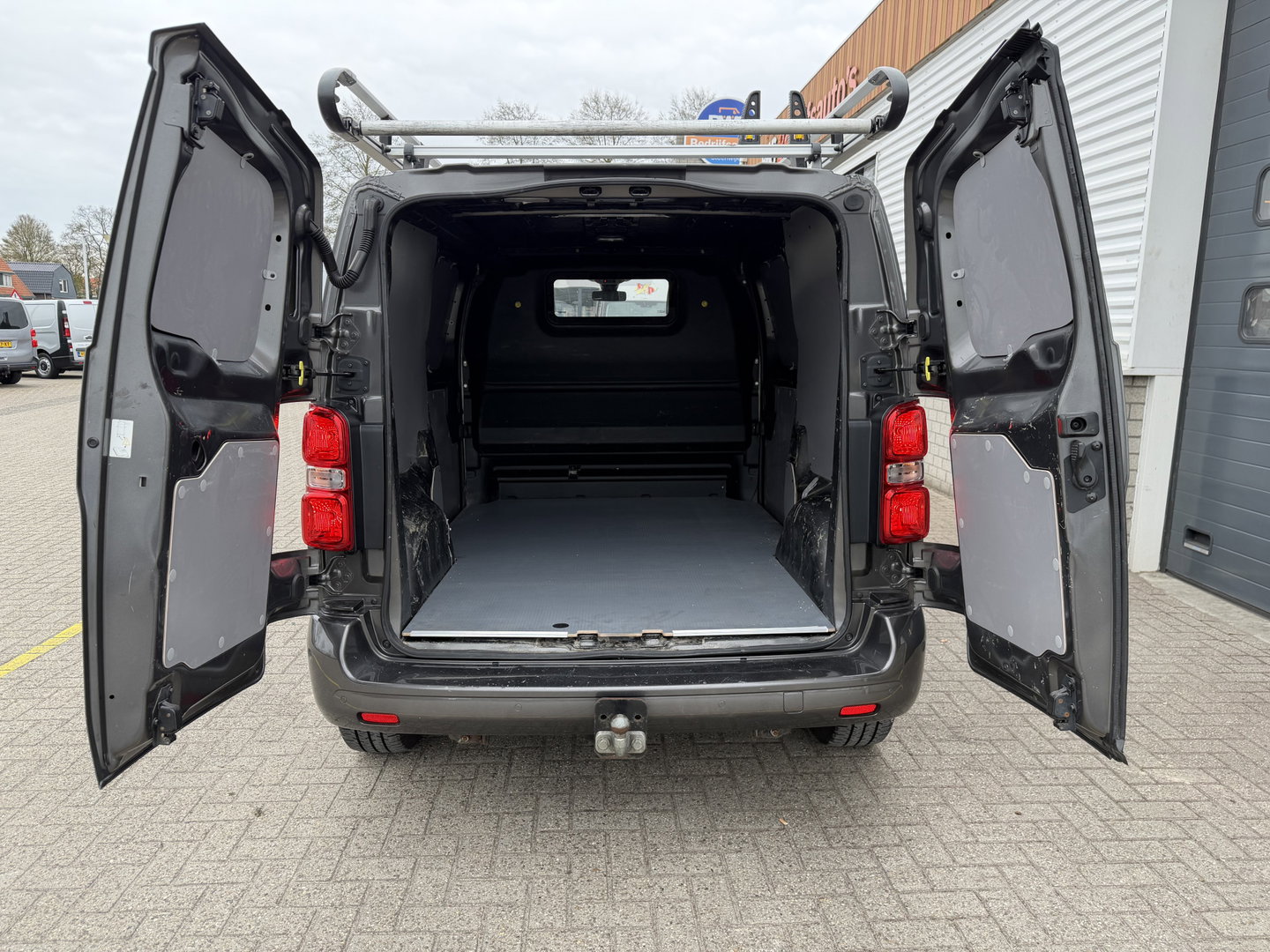 Citroën Jumpy 2.0 BlueHDI automaat 120pk M Driver L2H1 / euro 6 / bpm vrij / camera / vaste prijs rijklaar € 14.950 ex btw / airco / cruise / navi / imperial / trekhaak