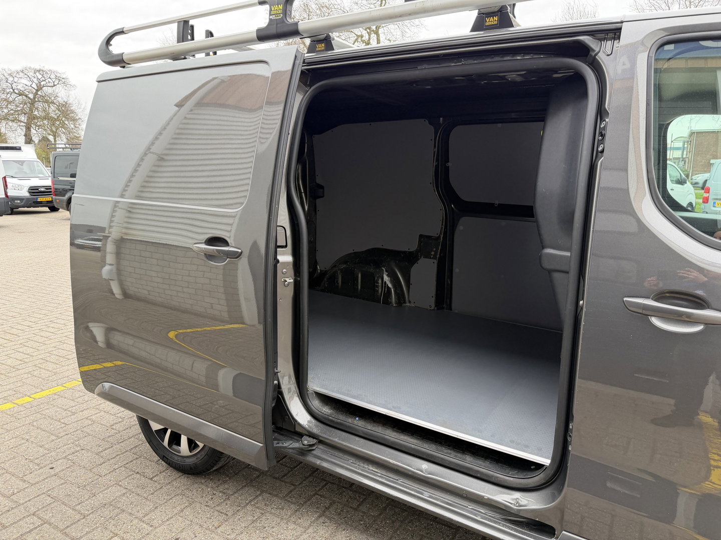 Citroën Jumpy 2.0 BlueHDI automaat 120pk M Driver L2H1 / euro 6 / bpm vrij / camera / vaste prijs rijklaar € 14.950 ex btw / airco / cruise / navi / imperial / trekhaak