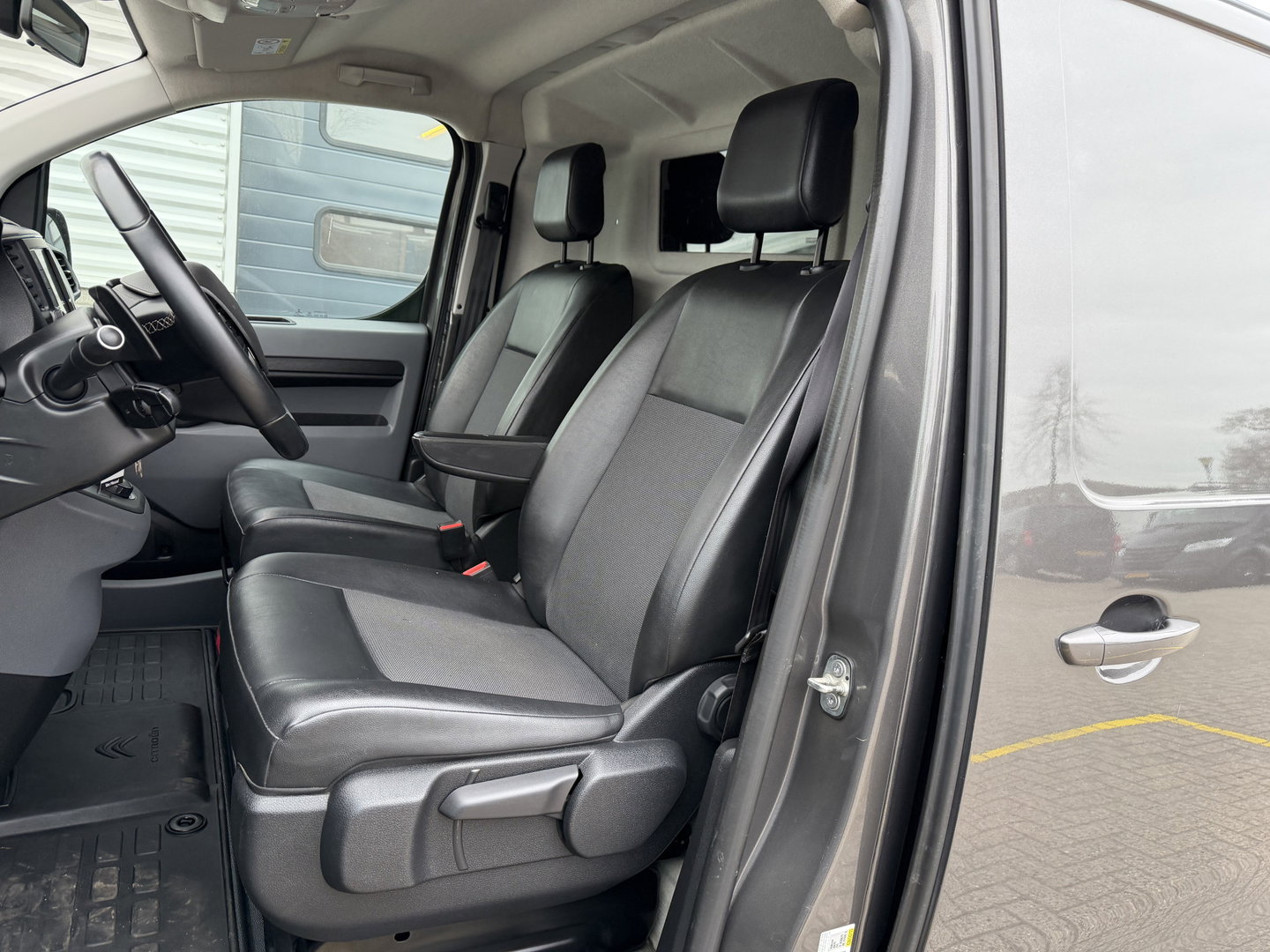 Citroën Jumpy 2.0 BlueHDI automaat 120pk M Driver L2H1 / euro 6 / bpm vrij / camera / vaste prijs rijklaar € 14.950 ex btw / airco / cruise / navi / imperial / trekhaak