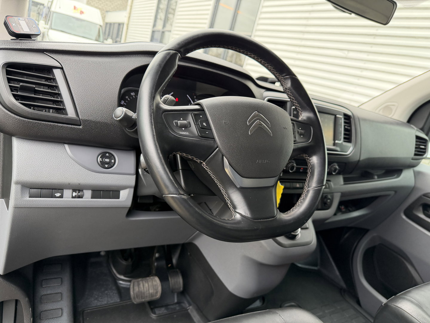 Citroën Jumpy 2.0 BlueHDI automaat 120pk M Driver L2H1 / euro 6 / bpm vrij / camera / vaste prijs rijklaar € 14.950 ex btw / airco / cruise / navi / imperial / trekhaak