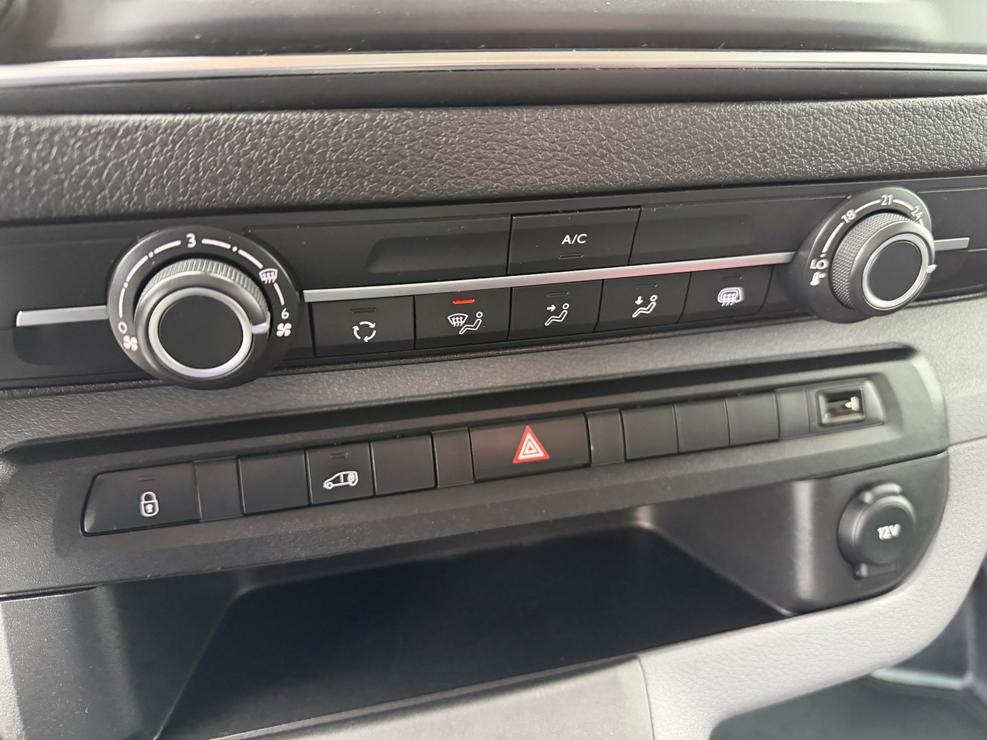 Citroën Jumpy 2.0 BlueHDI automaat 120pk M Driver L2H1 / euro 6 / bpm vrij / camera / vaste prijs rijklaar € 14.950 ex btw / airco / cruise / navi / imperial / trekhaak