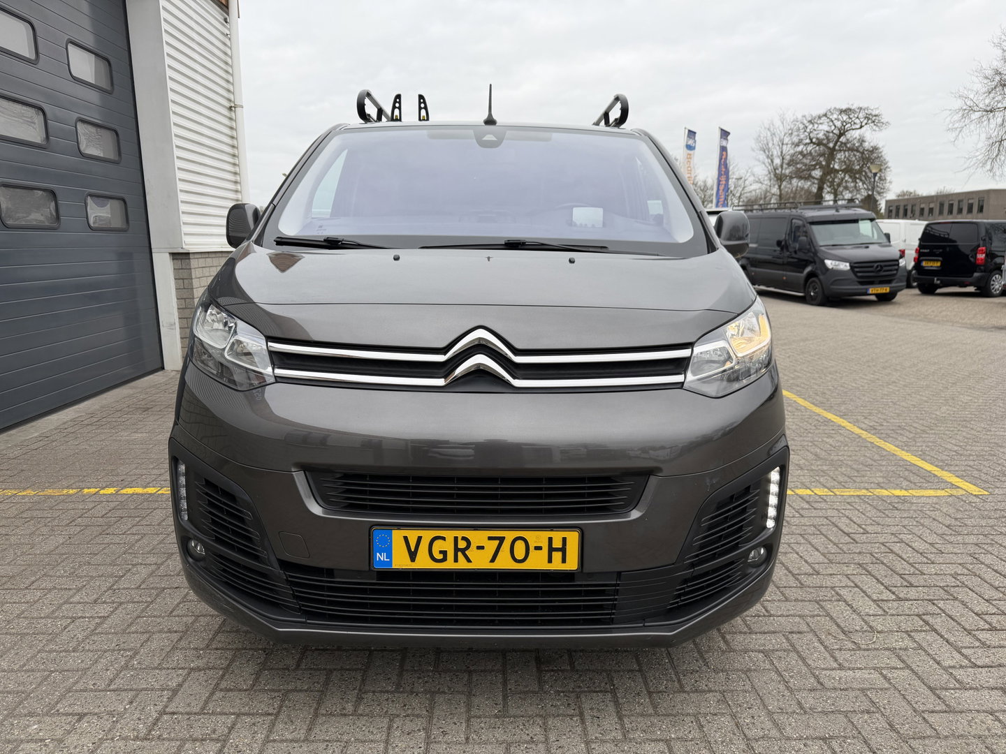 Citroën Jumpy 2.0 BlueHDI automaat 120pk M Driver L2H1 / euro 6 / bpm vrij / camera / vaste prijs rijklaar € 14.950 ex btw / airco / cruise / navi / imperial / trekhaak