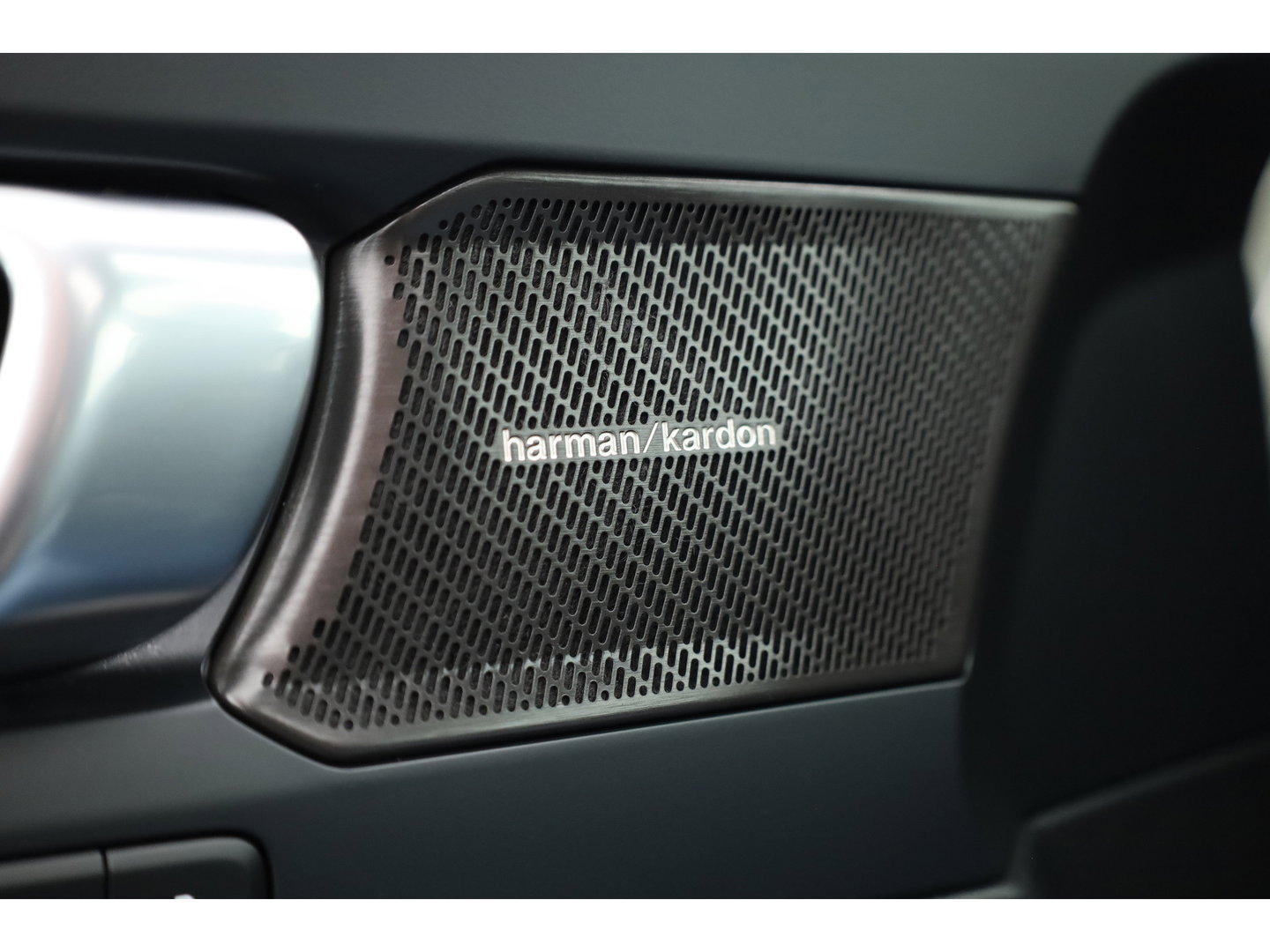 Volvo XC40 1.5 T5 Recharge Inscription | SOH 90,3% | Pilot Assist | Harman Kardon | Pano | Stoel-Stuurverw. | Dodehoek | Camera | PDC V+A