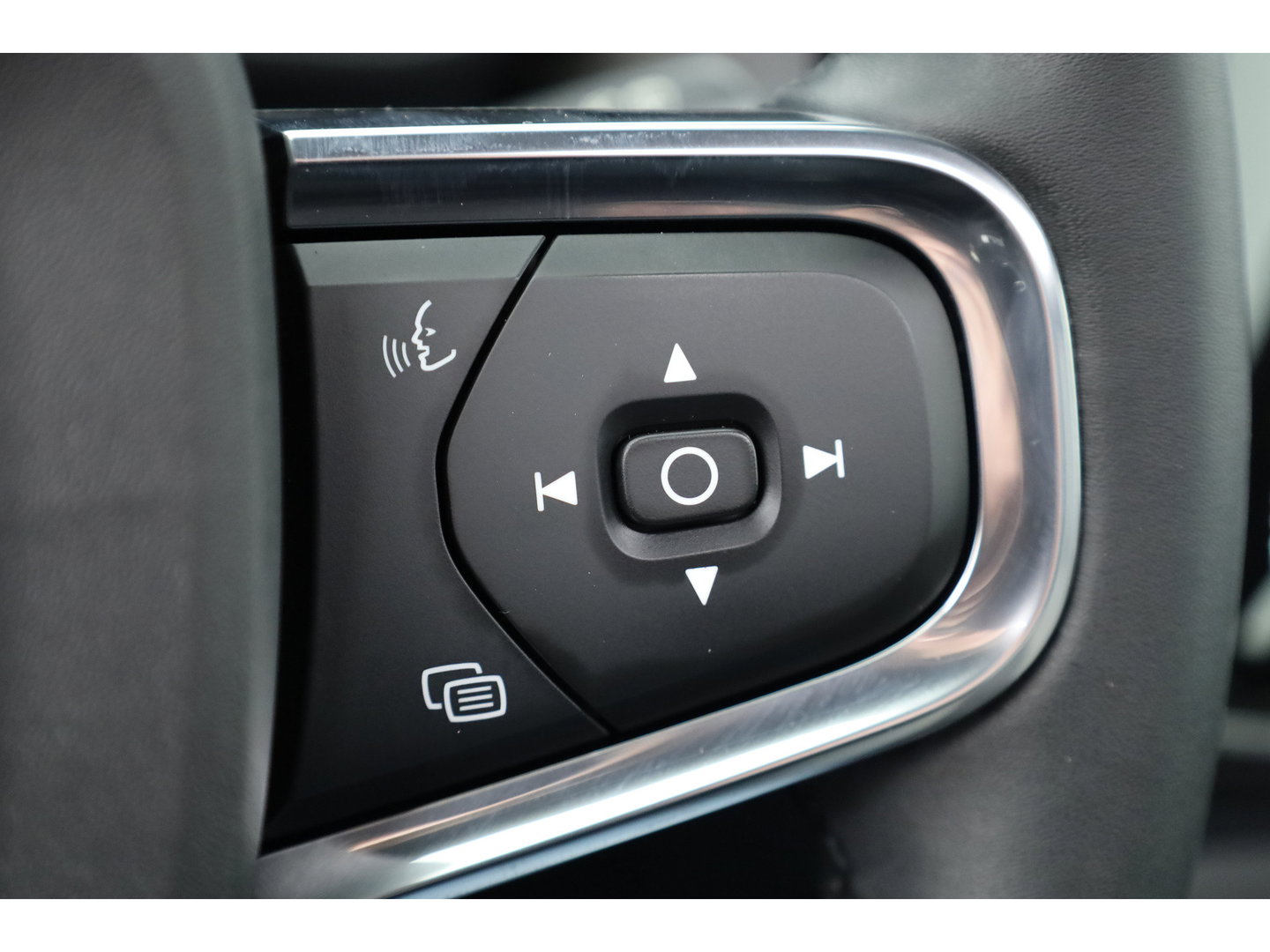 Volvo XC40 1.5 T5 Recharge Inscription | SOH 90,3% | Pilot Assist | Harman Kardon | Pano | Stoel-Stuurverw. | Dodehoek | Camera | PDC V+A