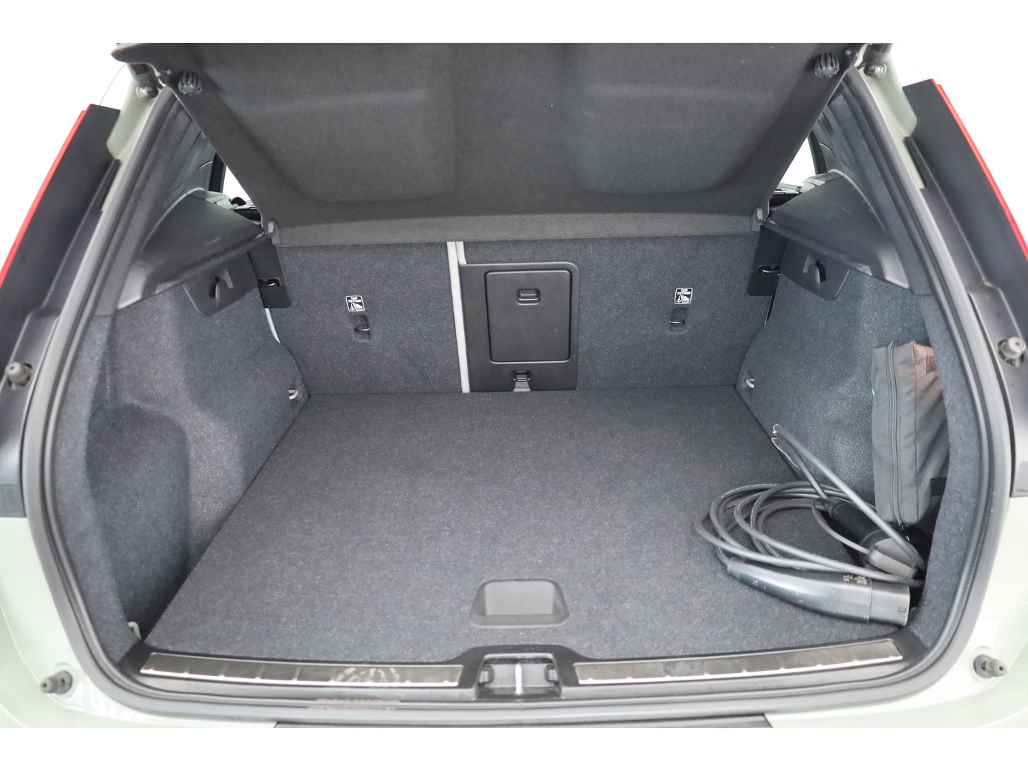 Volvo XC40 1.5 T5 Recharge Inscription | SOH 90,3% | Pilot Assist | Harman Kardon | Pano | Stoel-Stuurverw. | Dodehoek | Camera | PDC V+A