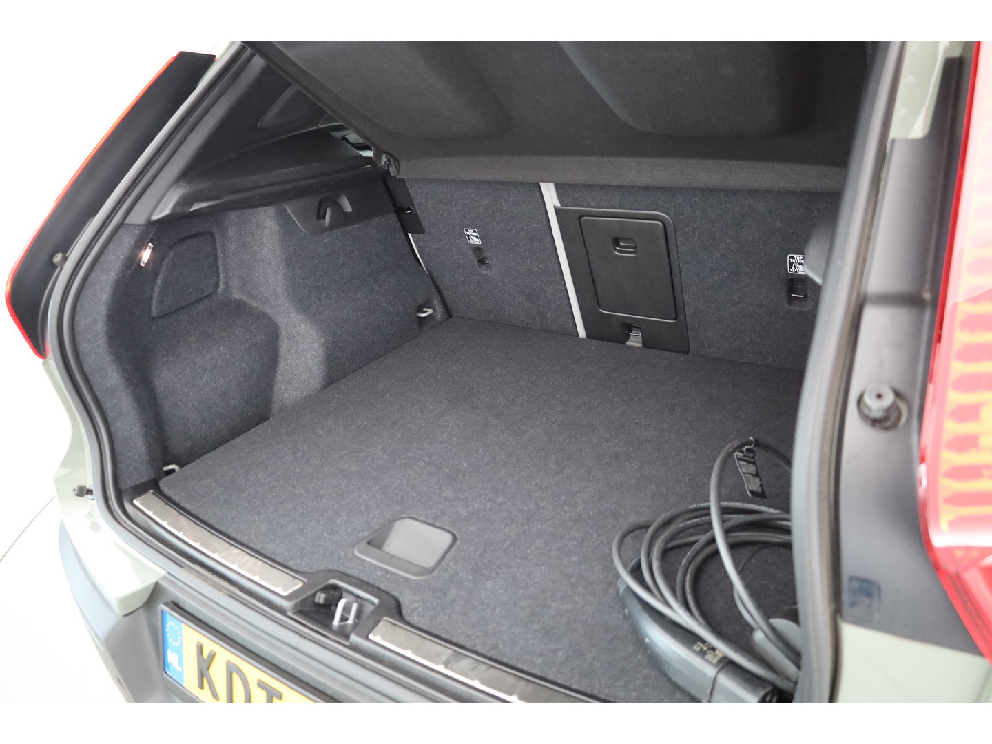 Volvo XC40 1.5 T5 Recharge Inscription | SOH 90,3% | Pilot Assist | Harman Kardon | Pano | Stoel-Stuurverw. | Dodehoek | Camera | PDC V+A