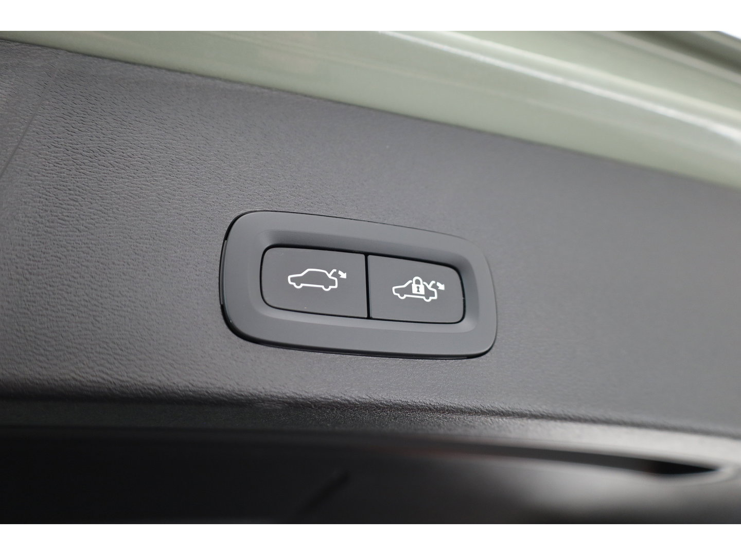 Volvo XC40 1.5 T5 Recharge Inscription | SOH 90,3% | Pilot Assist | Harman Kardon | Pano | Stoel-Stuurverw. | Dodehoek | Camera | PDC V+A